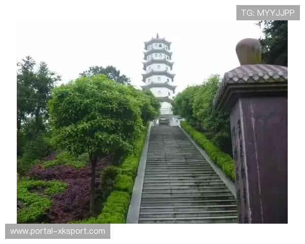 靖州自行车赛选手途经飞山景区，在竞技中感受自然人文风光